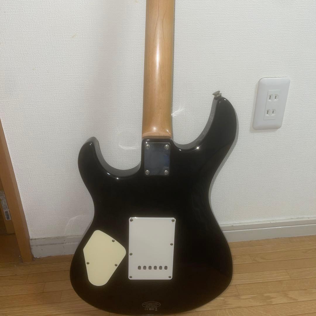 エレキギター 黒 3ピックアップ トレモロ