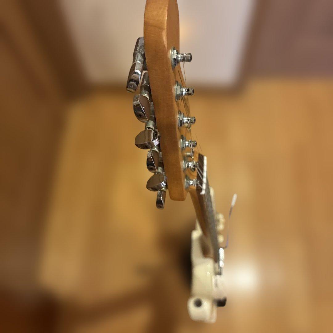 【Yummy】Legend ストラトタイプ トレモロアーム付 新品弦張替済