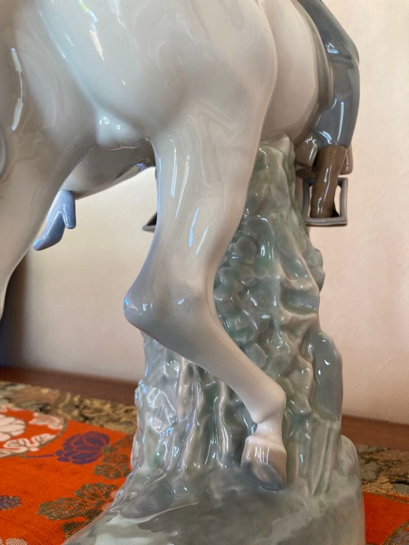 リアドロ　白馬に乗った男女