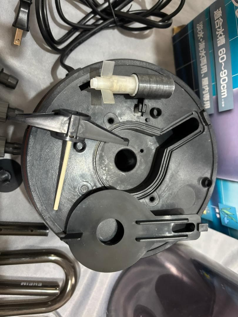 美品！ エーハイム２２１５ アクアリウム 外部フィルター 水草　熱帯魚　70周年