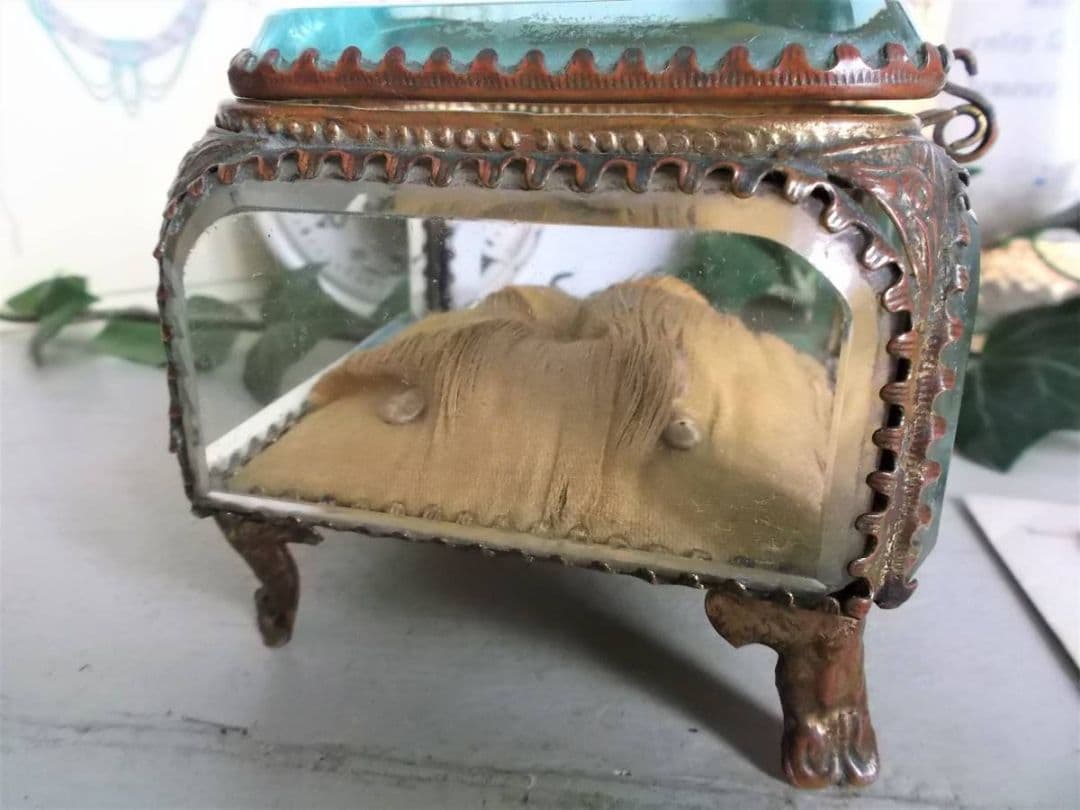 フランスアンティーク　ガラスのジュエリーボックス　宝石箱　ｍ