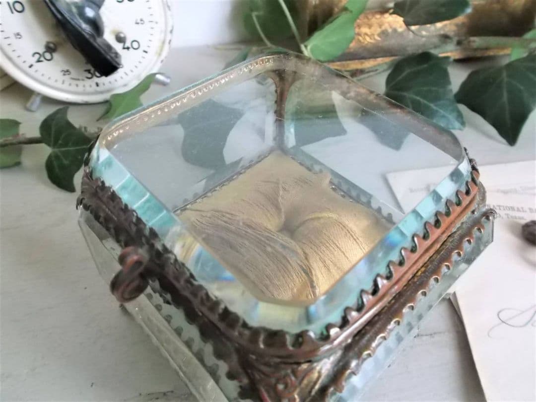 フランスアンティーク　ガラスのジュエリーボックス　宝石箱　ｍ