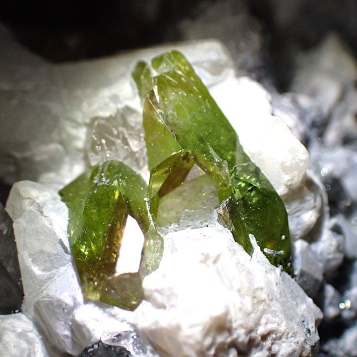 【パキスタン/バルチスタン産】スフェーン原石