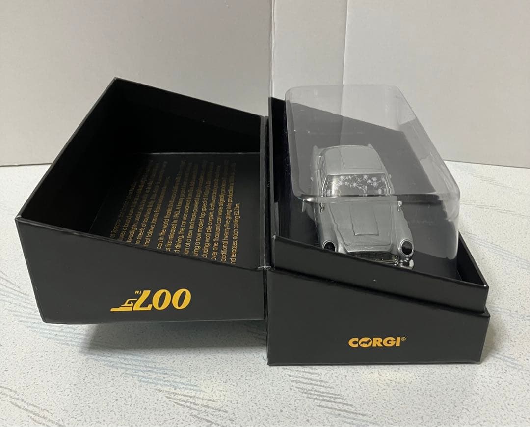 ジェームズボンド　アストンマーティン　DB5　モデルカー 　1/36