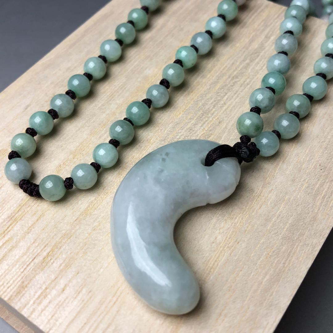 勾玉 翡翠　ヒスイ　糸魚川　翡翠　ペンダント　共箱