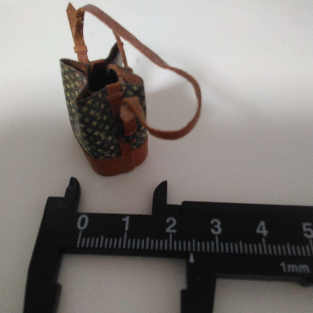 ルイヴィトンの クリスタルガラス ノベルティと ミニチュアのヴィトン バッグ