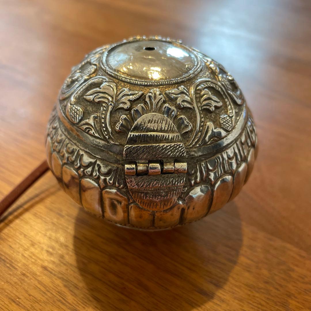 フローレス島 古民具 銀製噛みタバコ用具ガンビル入れ