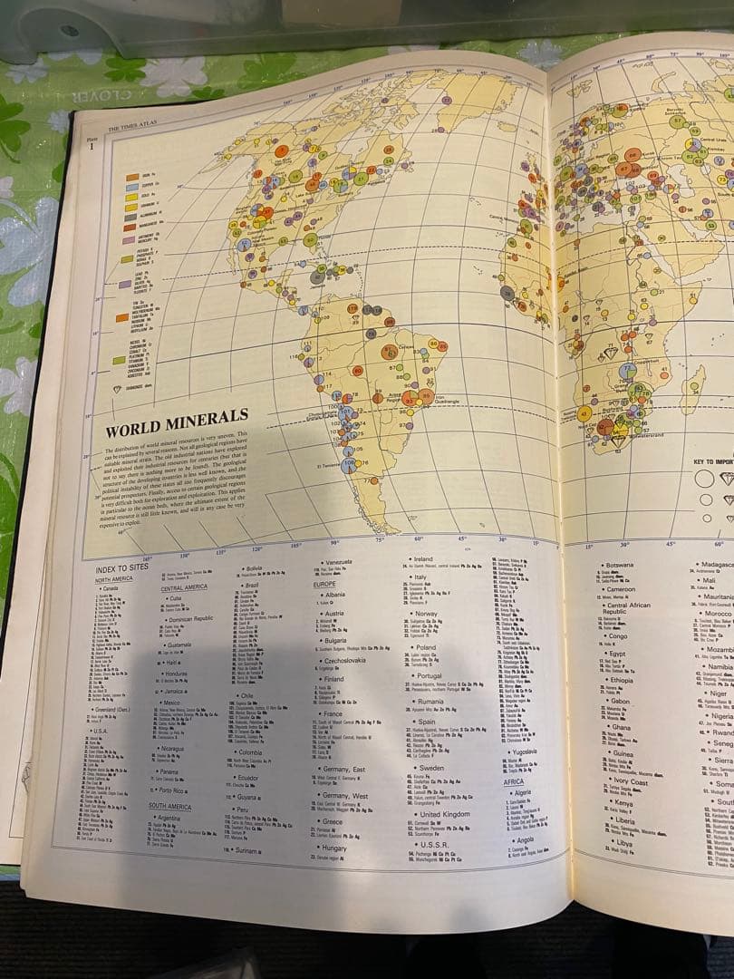 洋書世界地図ATLAS OF THE WORLD大判　貴重　地図マニア