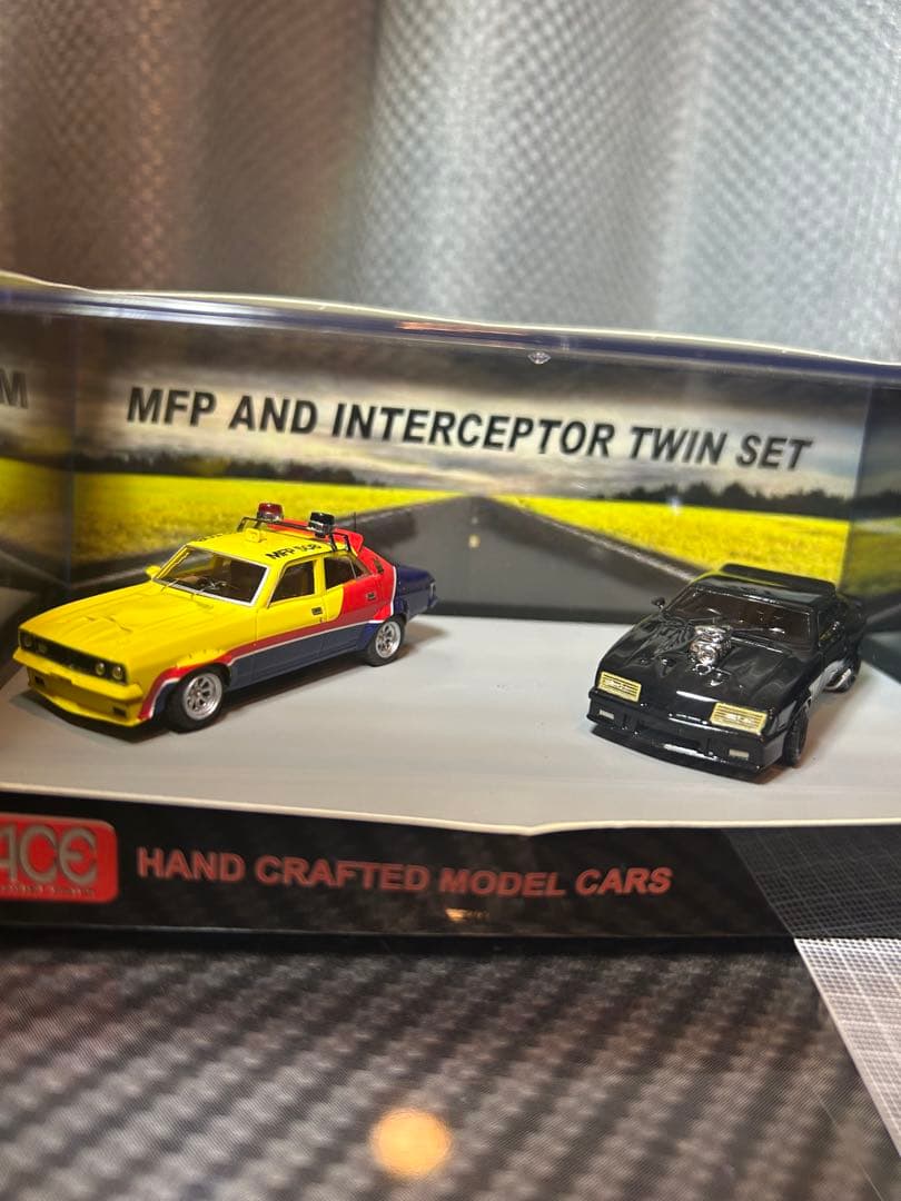 1/64 FORD XB FALCON マッドマックス インターセプター