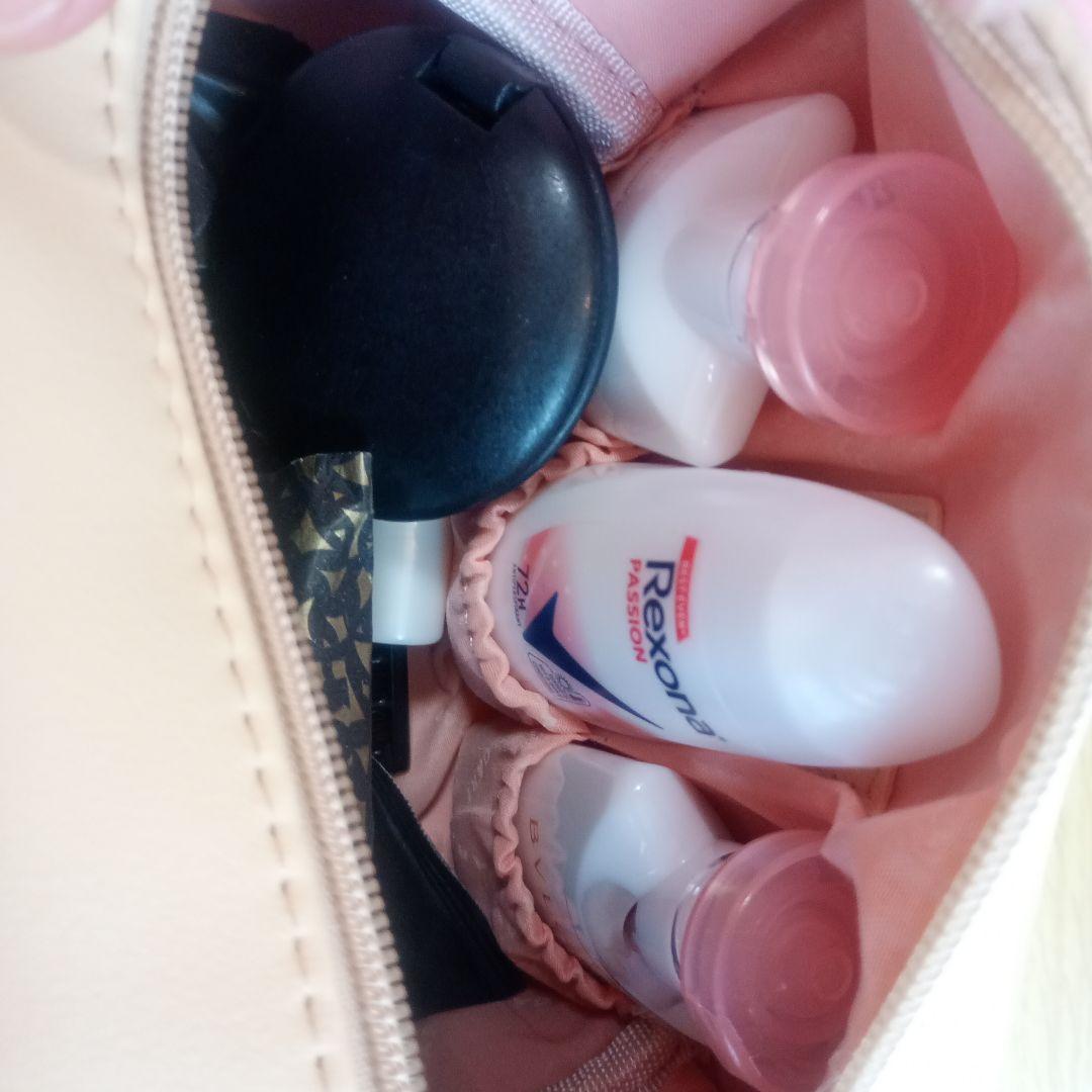 エミレーツ航空　ビジネス　アメニティ　4点