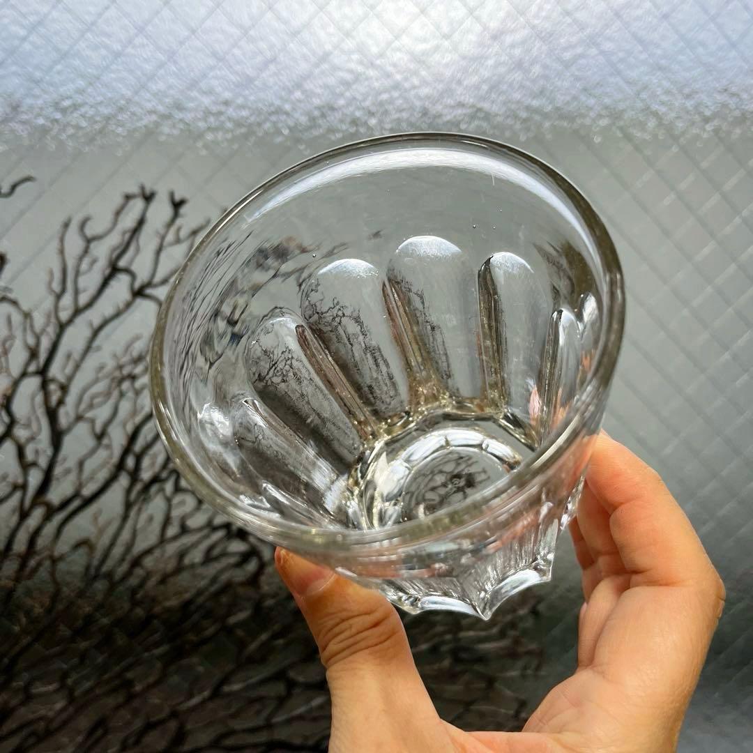 骨董　時代ガラス　ゆらゆら　気泡入り　希少銀色　水飲みコップ　剣先コップ　ウラン