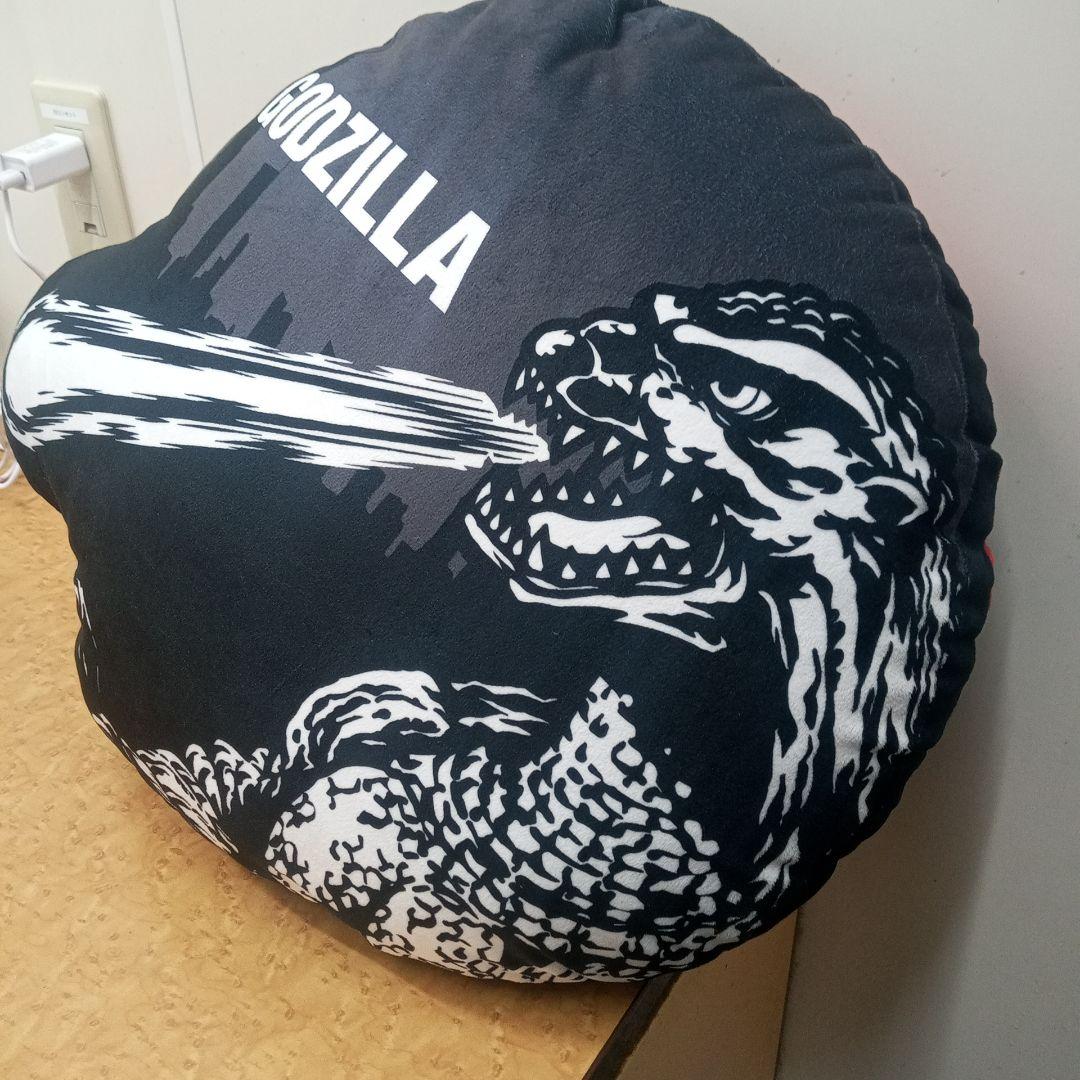 ゴジラ モスラ デザインの円形クッション