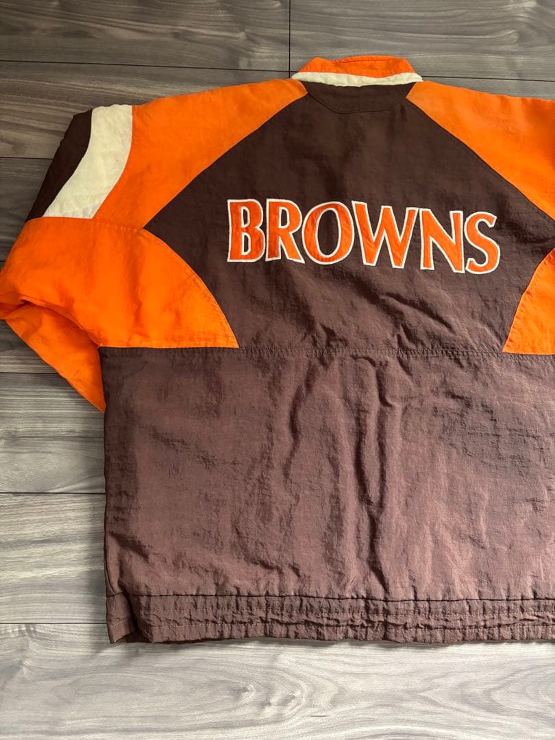 BROWNS ナイロンジャケット　アメフトNFL 中綿ジャケット