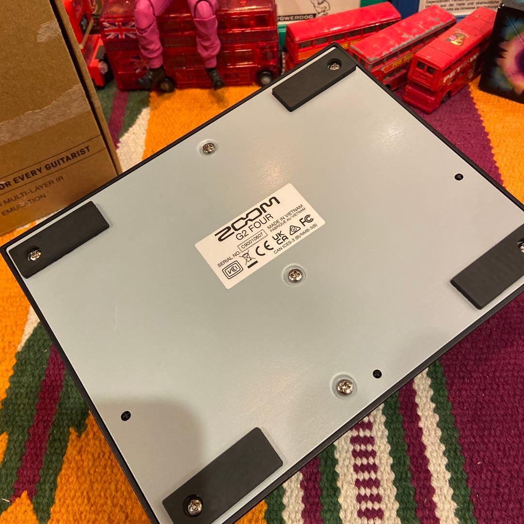 ZOOM G2 FOUR　傷なし　極美品　値下げ不可