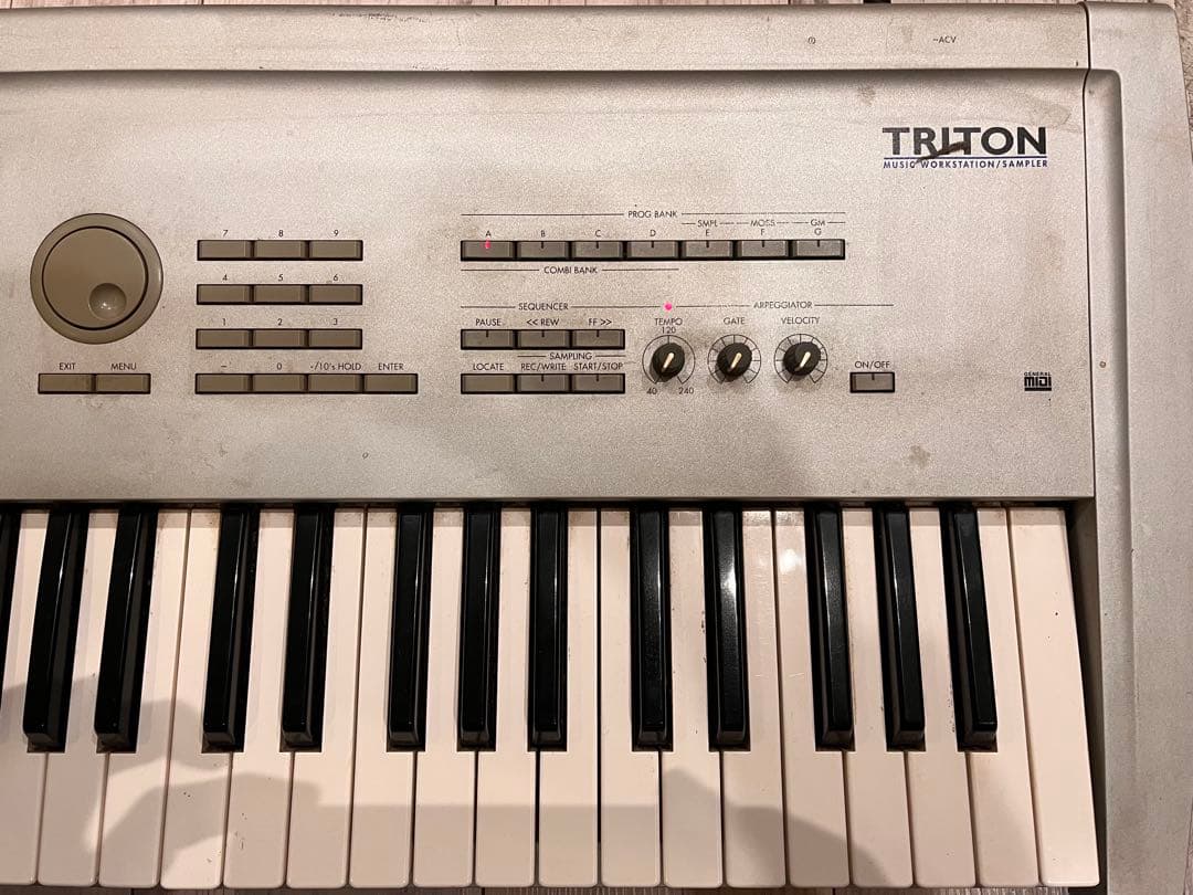 KORG TRITON 61鍵 初代モデル