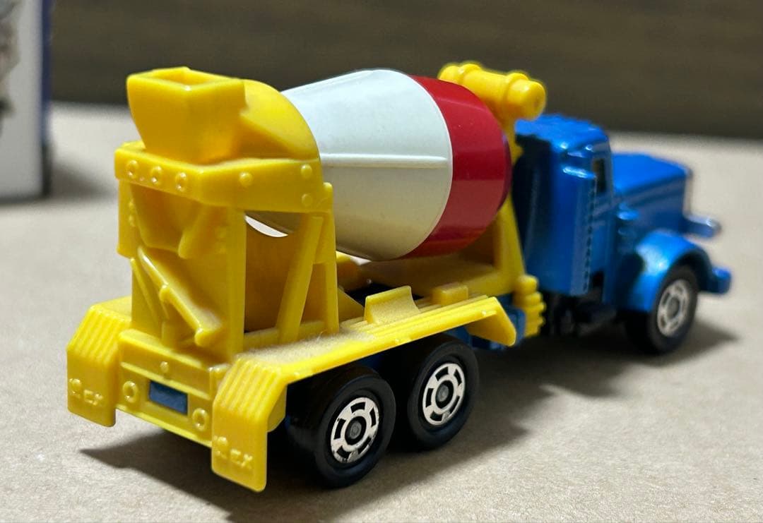 日本製 トミカ アメリカン ミキサー車