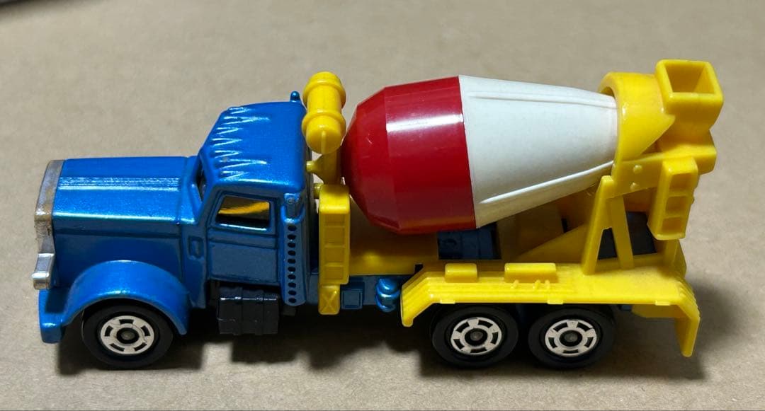 日本製 トミカ アメリカン ミキサー車