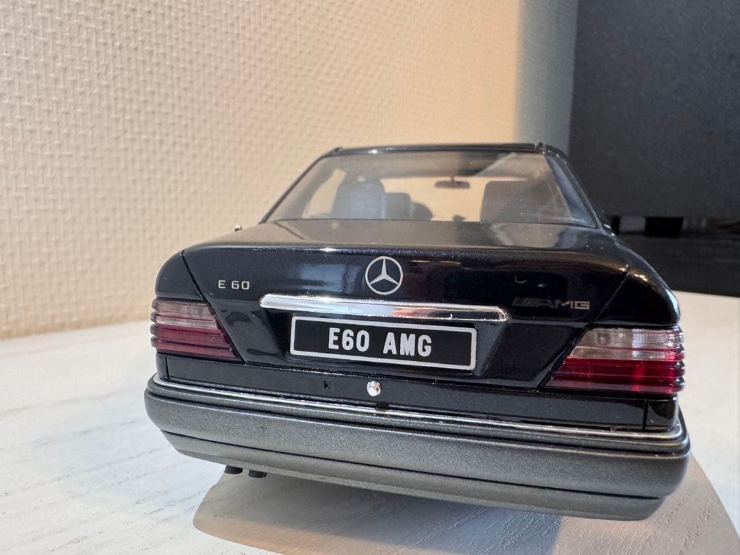 ミニカー OTTO Mercedes-Benz W124 1/18 E60 AMG