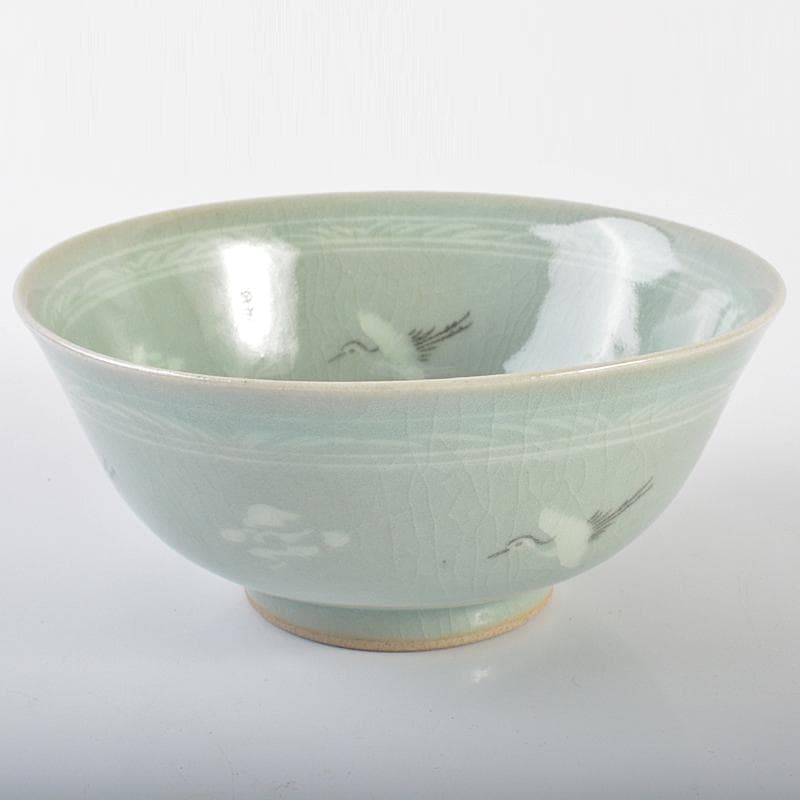 韓国人間文化財　柳海剛（柳根瀅）作　高麗青磁　象嵌鶴雲文茶碗　共箱　VR6347