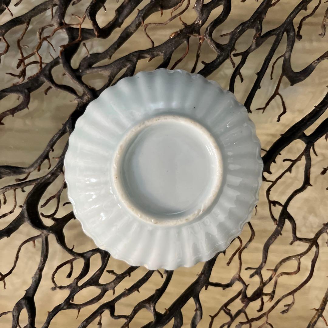 骨董　古伊万里　白磁　希少　菊割　赤絵　花綴り　魚紋　蝶々　陽刻　豆皿　５客