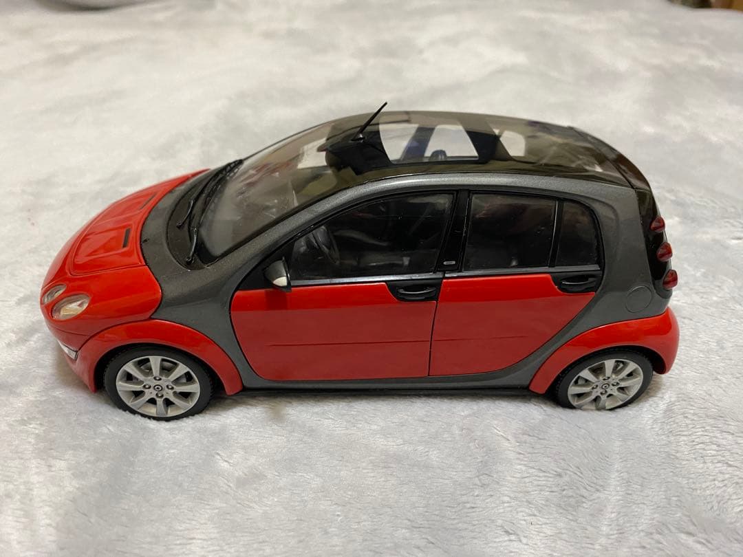 ミニカー KYOSHO smart forfour 1/18