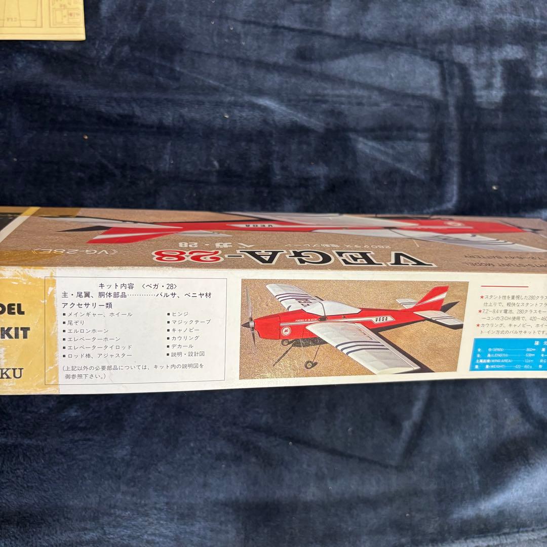 VEGA-28 電動模型キット 赤・白　ベガ