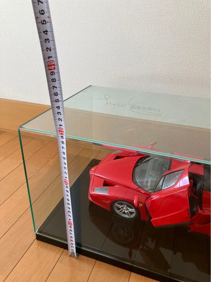 値下げしました。1/10 エンツォフェラーリ完成品 とディスプレイケース