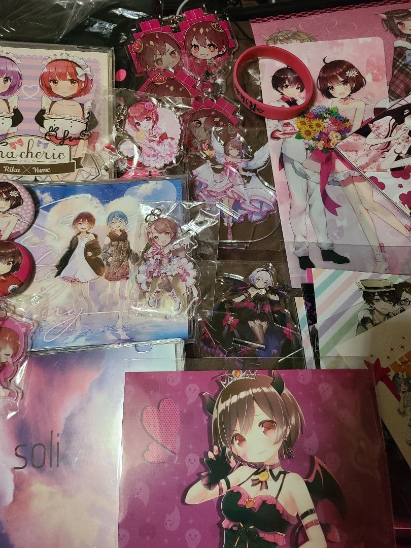 利香　CD グッズ　Tシャツ　タオル　クリアファイル　缶バッジ　タペストリー