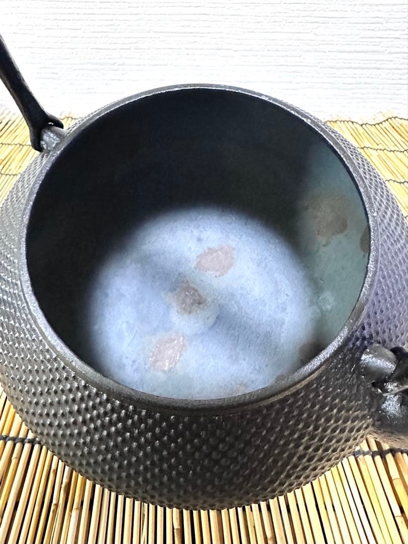 未使用品、供箱、付属品付 南部虎山工房前田知行造　宝珠型　南部鉄瓶　南部鉄器