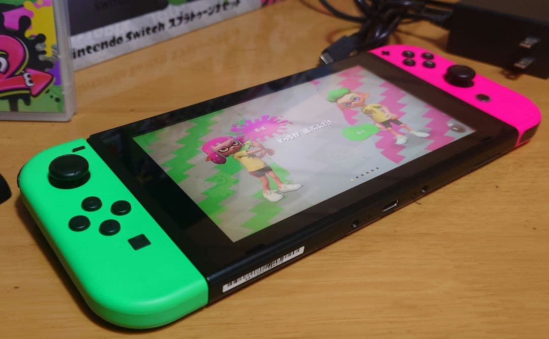 任天堂Nintendo Switch（本体）＆スプラトゥーン2セット　中古品