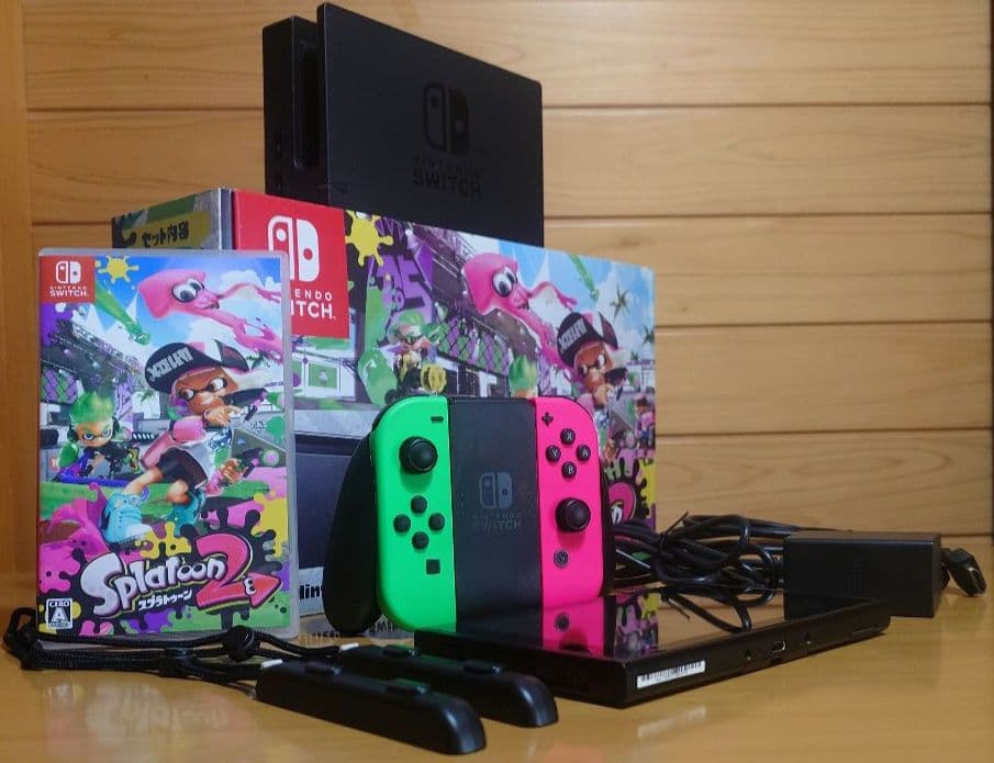 任天堂Nintendo Switch（本体）＆スプラトゥーン2セット　中古品