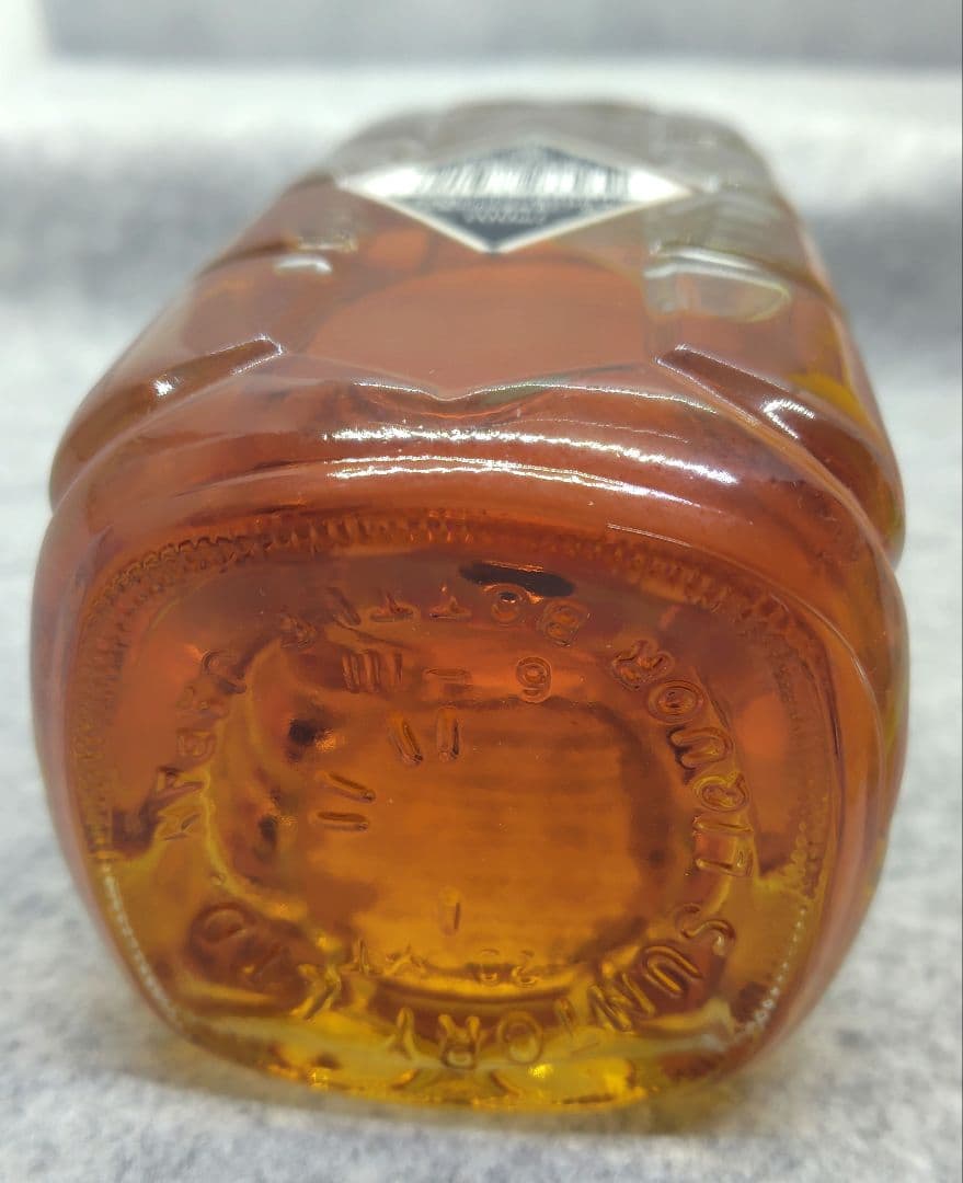 ウ*ギ様 サントリー ①旧ボトル 白角 2種類　黄角1本 ②希少カートン