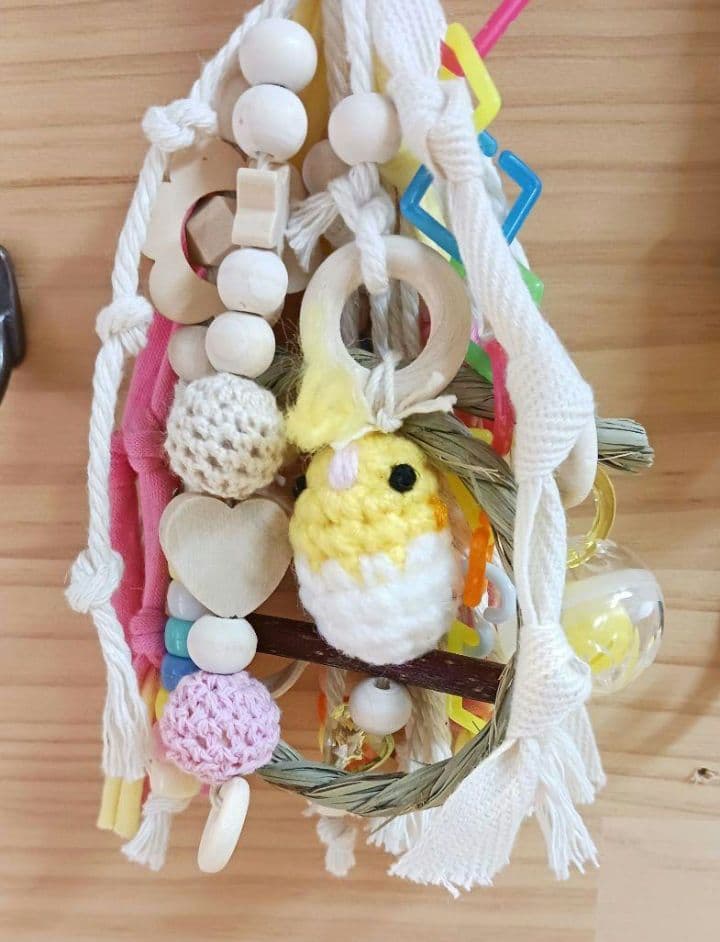 V67　ハミハミ吊り下げおもちゃ　文鳥　ことり　インコ　バードトイ