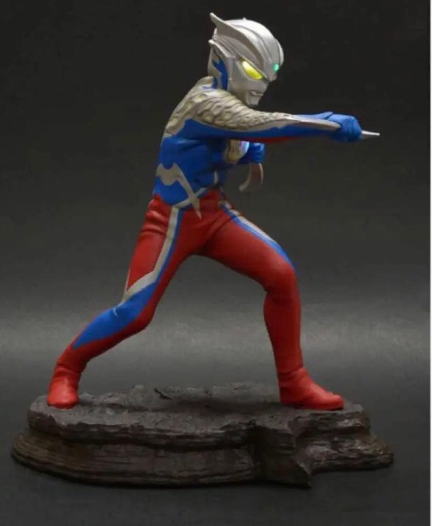 数量限定品 ウルトラマンゼロ 発光フィギュア ウルトラマンワールドM78