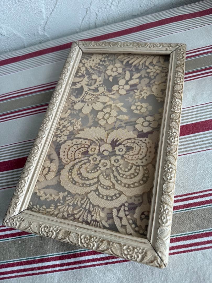 フランスアンティーク　二つ折りフレーム レース花柄