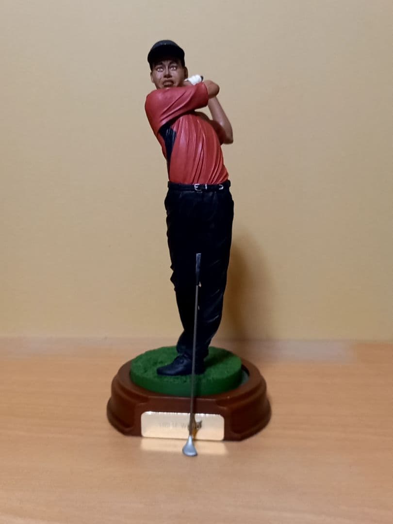 タイガーウッズ　フィギュア　ゴルフ