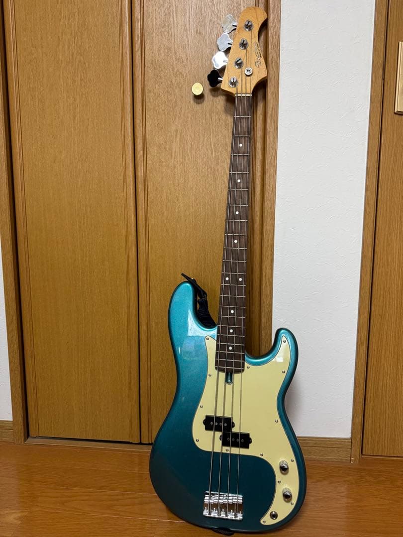 Bacchus エレキベース 青　カバー付き