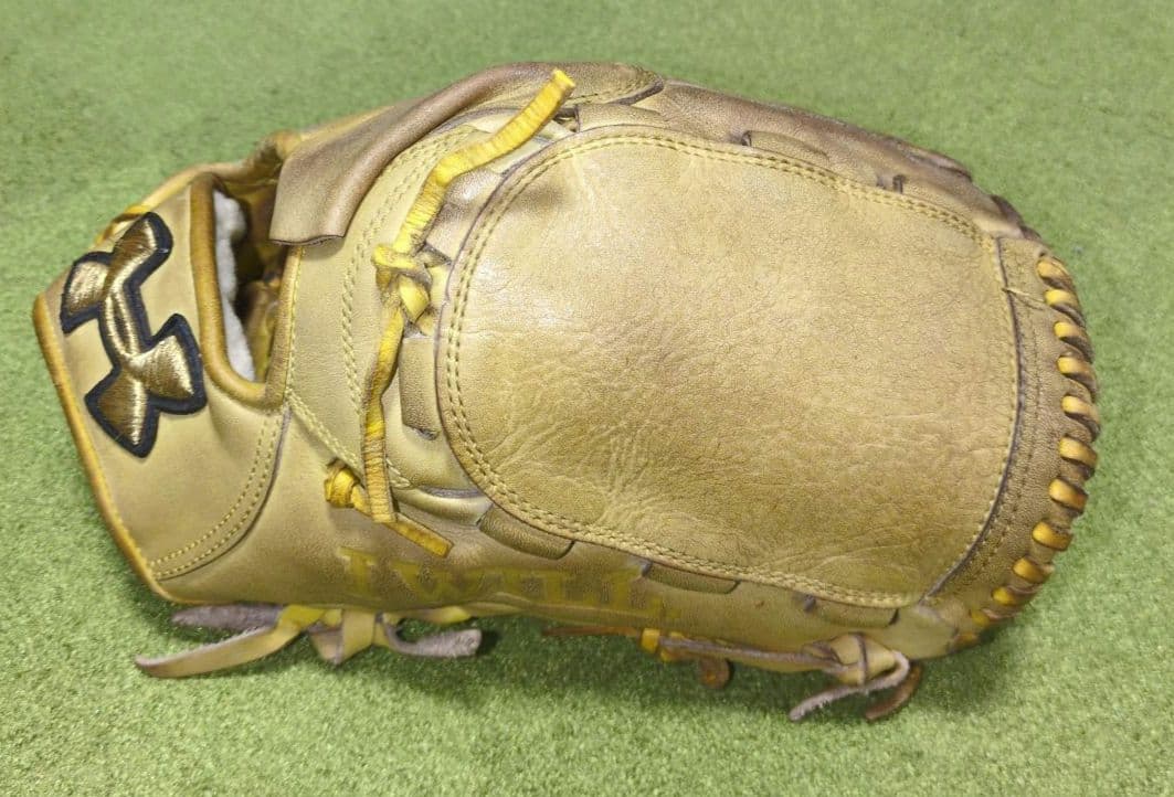 UNDER ARMOUR 硬式投手 QBB0018 元値￥64,800