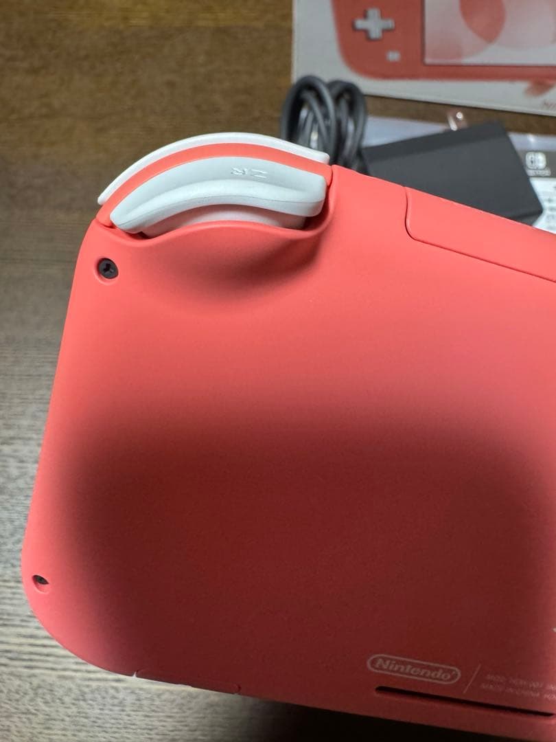Nintendo Switch Lite コーラル　　　　充電器・箱・ソフト付き