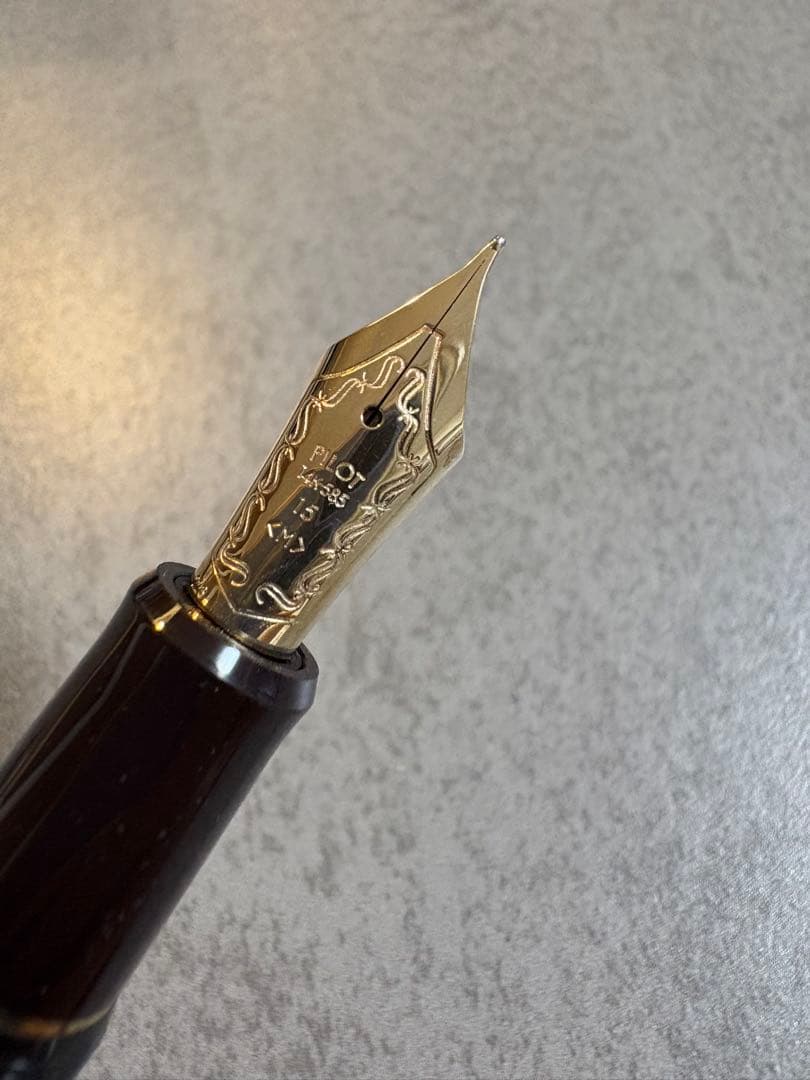 パイロット 万年筆 カスタム823 ブラウン 中字 Mニブ 15号 14K 茶