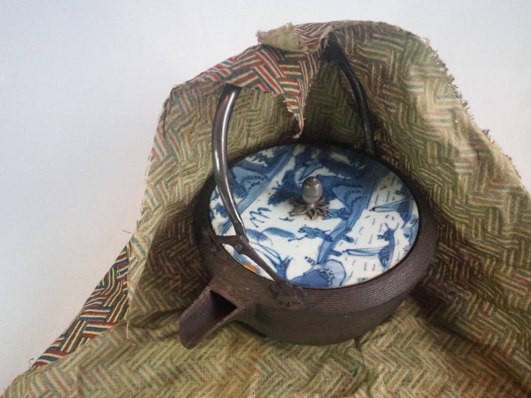 糸目鉄銚子（燗鍋）～古染付蓋添