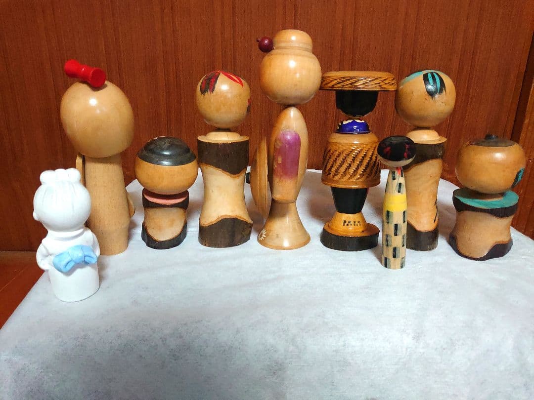 こけし達と白い人 陶器 置物 昭和レトロ
