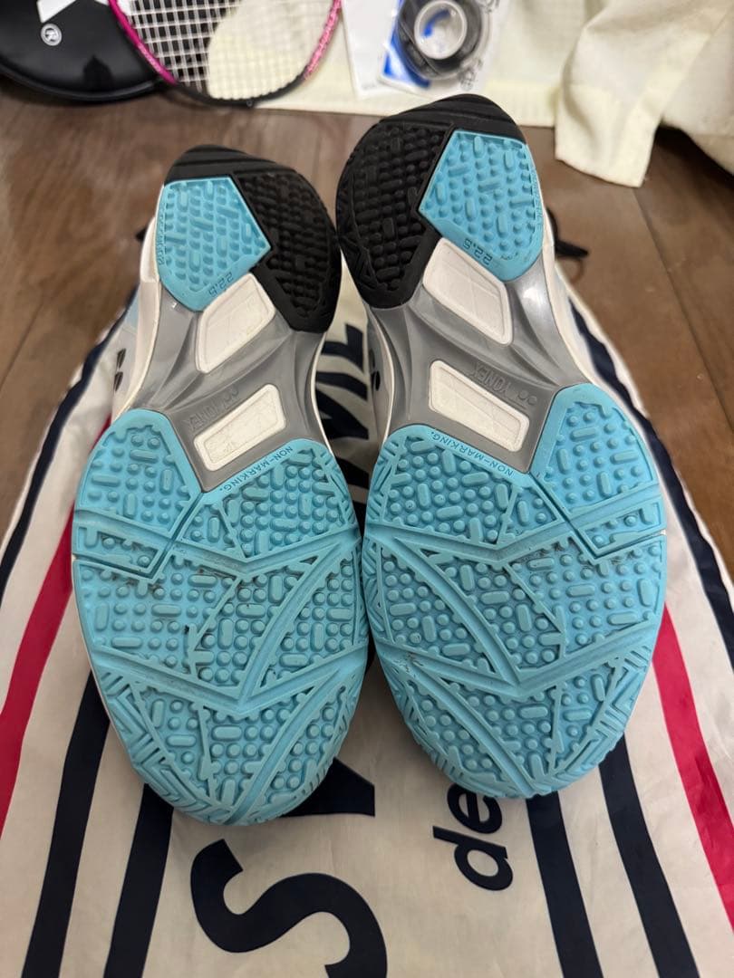 ヨネックス　バドミントンラケット　シューズ