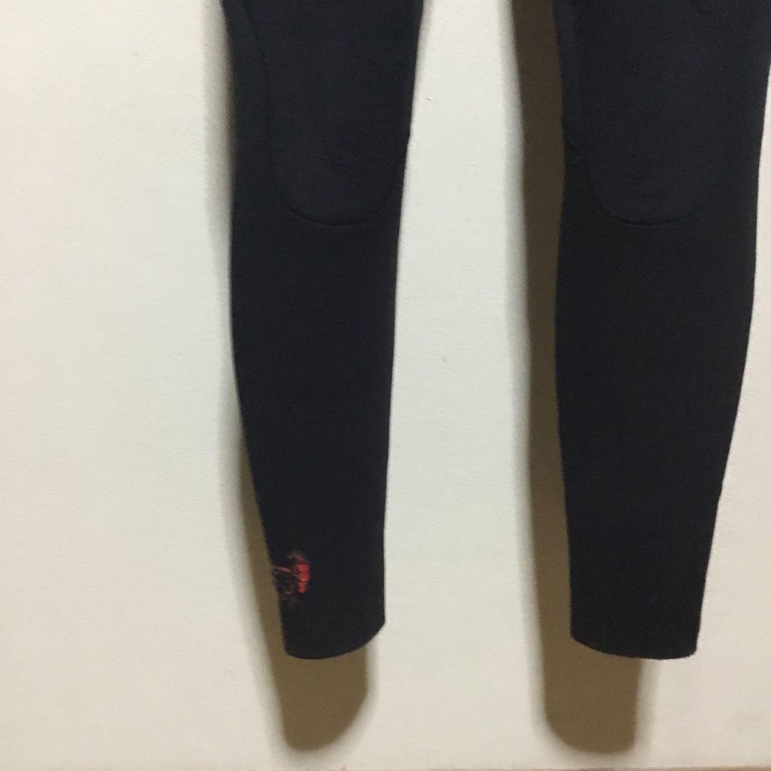 Bewet フルスーツ セミドライ　￼￼ブラック/マルチカラー 幾何学模様