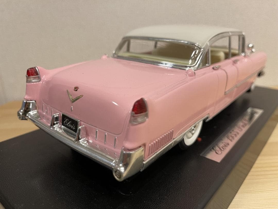 エルビスプレスリー1955年型ピンクキャデラックを忠実に再現したＭＲＣ製1/18