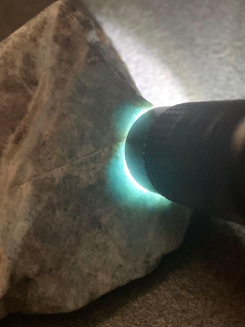 濃い青　糸魚川翡翠　入りコン沢原石　青ひすい　ヒスイ　国産鉱物　水石　根付　勾玉