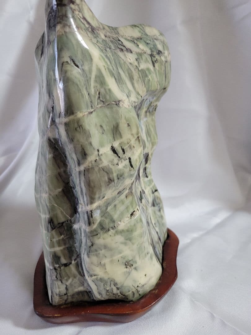 天然石　緑と黒の模様 木製台座付き