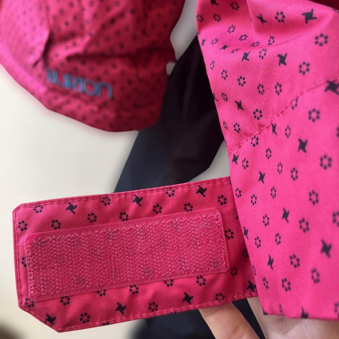 BURTON試着のみ使用スノーウエア上下セットほぼ新品自宅保管ピンク×ブラックＳ