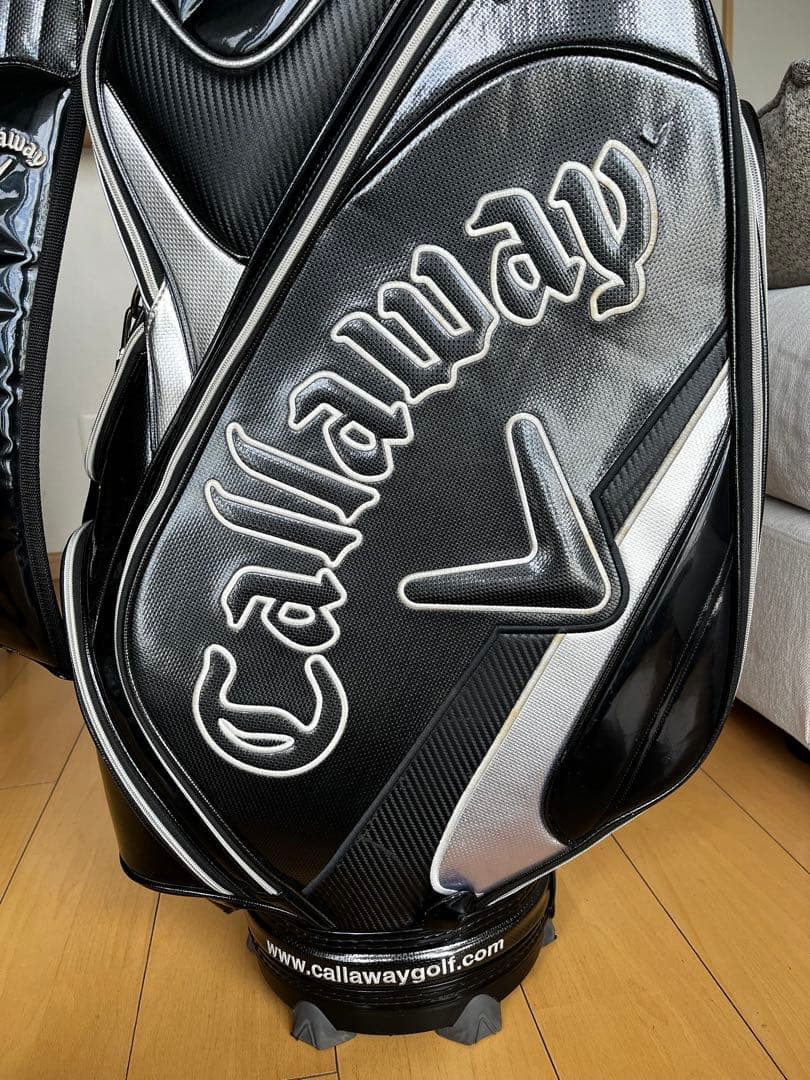 美品キャロウェイ　ド迫力大きめキャディバッグ　エナメル　9型　ブラック×シルバー