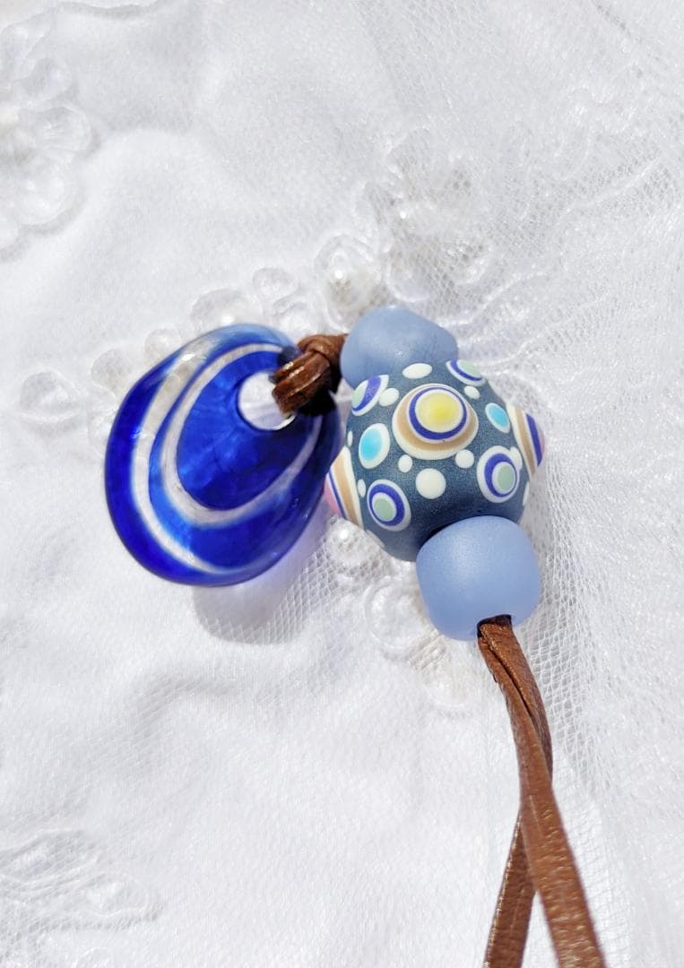 吉田正子トンボ玉（貳拾玖）　皮ひもネックレス　ガラス玉に込めた日本画　和のこころ